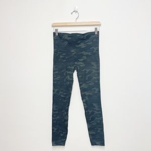 SPANX Look At Me Now Seamless Camo Leggings